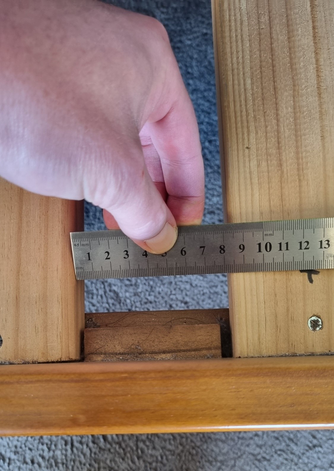 Example photo showing the gap between slats measured with a ruler
